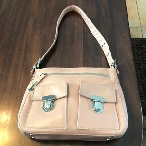Italian Perlina leather shoulder bag, soft pink.